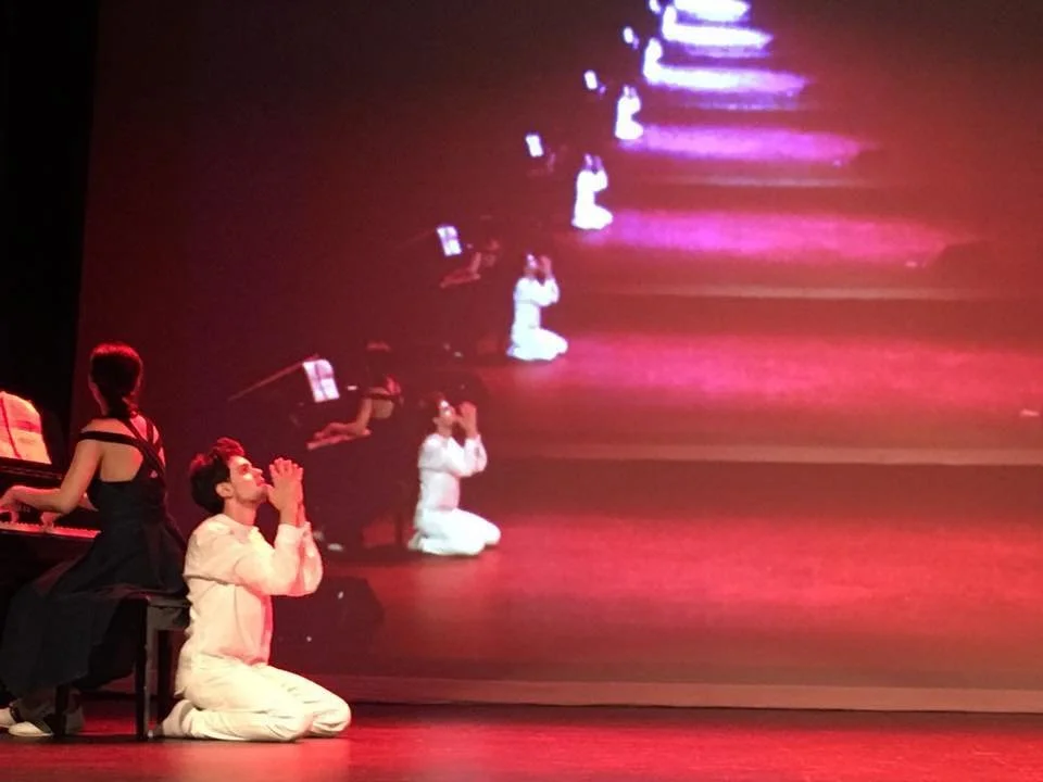 Leo Gurevich performing