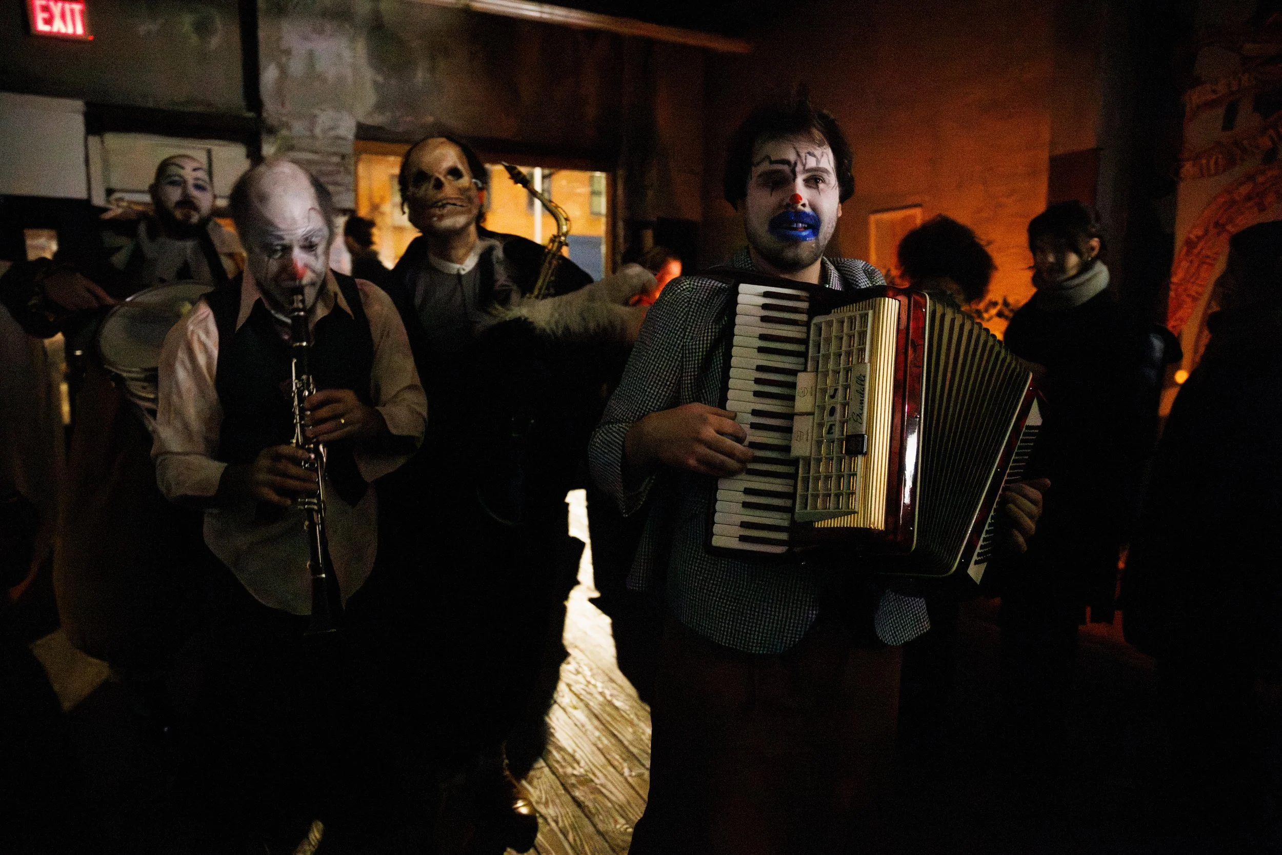 Leonard Gurevich performing in Friends